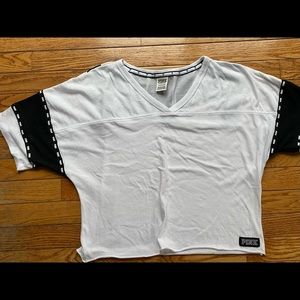 White and black cropped Pink tee shirt